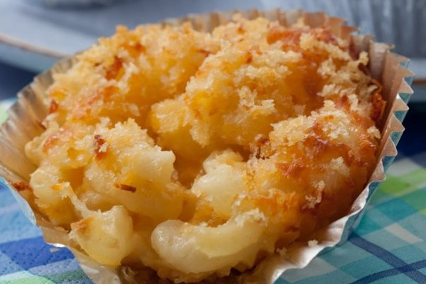 Quick-Fix Macaroni and Cheese Muffins