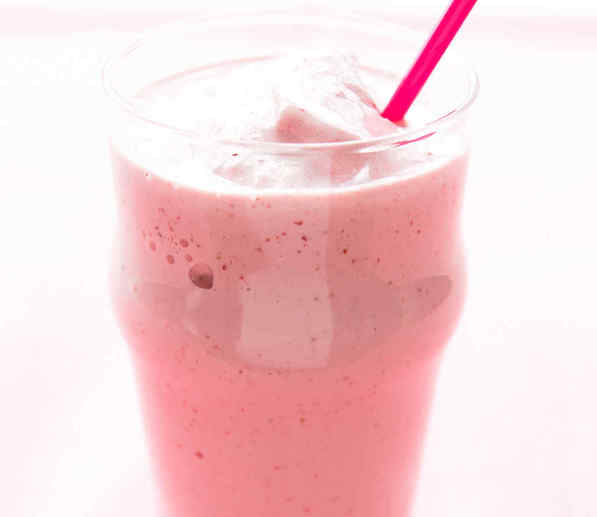 Starbucks-Style Strawberries & Cream Frappe